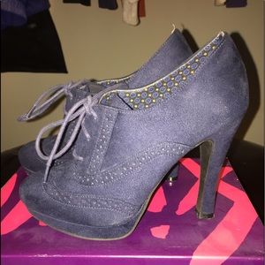 💙Fiona Navy Wingtip Faux Suede Heels💙